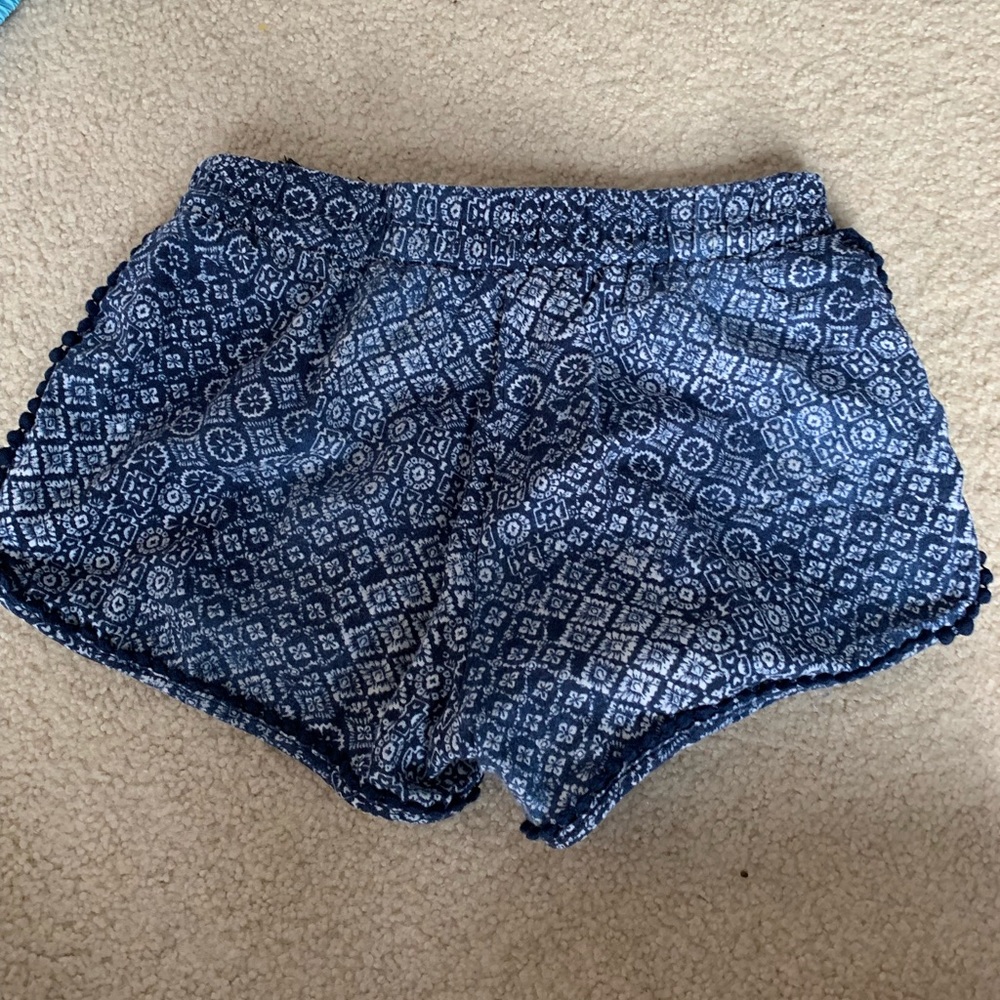 patterned shorts - Picture 2 of 2